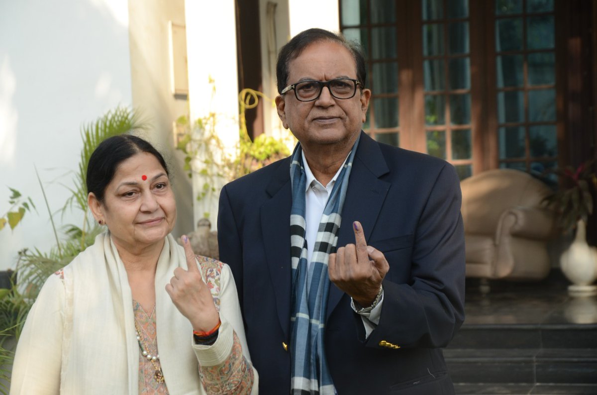 आज लखनऊ में अपने परिवार के साथ पोलिंग बूथ पर जाकर लोकतंत्र के महापर्व में हिस्सा लेकर मतदान किया। आप भी मतदान कर अपने अधिकार का प्रयोग एवं कर्तव्य का निर्वहन करें।
<a href="/Mayawati/">Mayawati</a> <a href="/bspindia/">Bahujan Samaj Party</a>