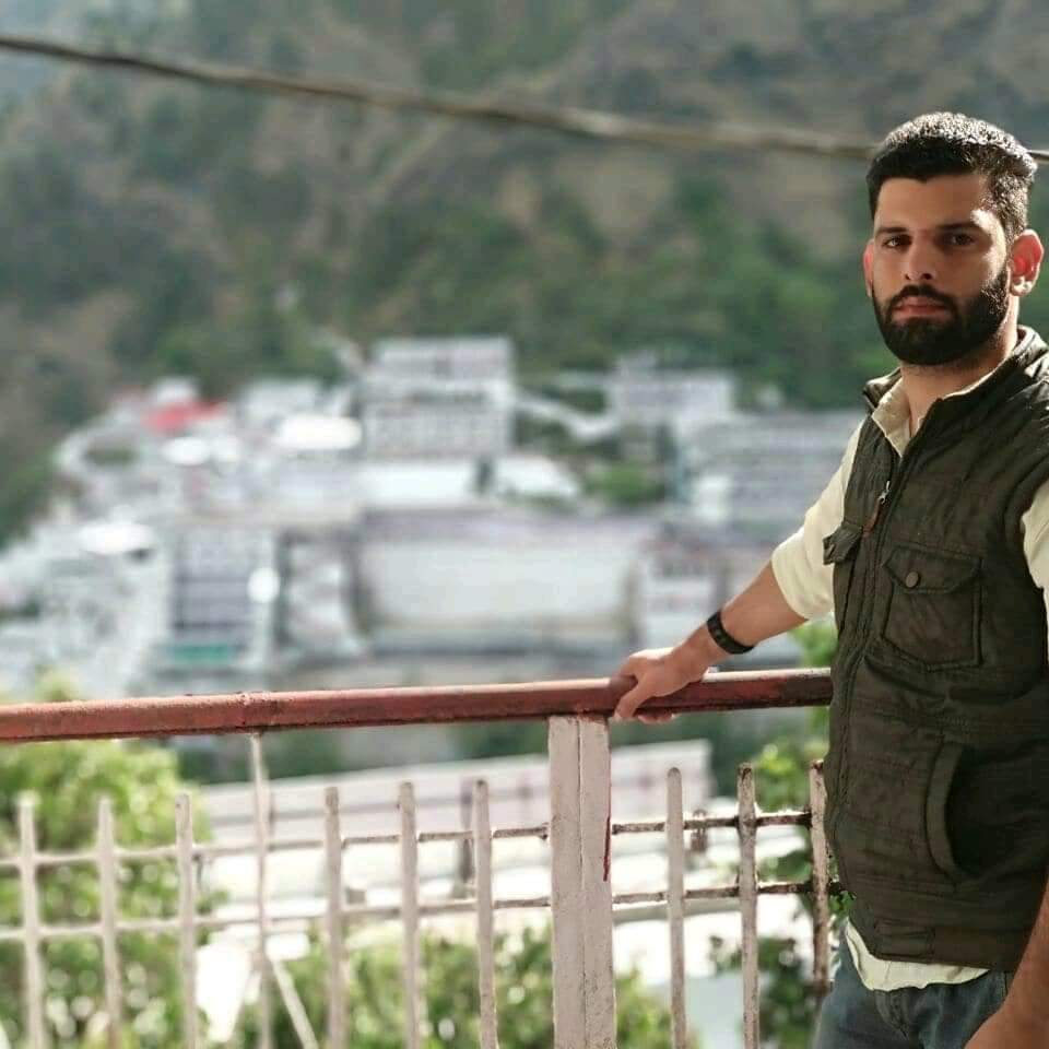HarshSh29202172's tweet photo. तमन्ना लाख करते है, तमन्ना टूट जाती है, वही दरबार जाते है जिन्हे माता रानी खुद बुलाती है 🙏🙏
जय माता दी🙏
#Vaishnodevi
#Trikutahills https://t.co/zmMjM8UB2Y