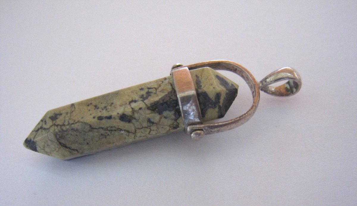 BySupply1's tweet photo. Gem Pendant Black and Green Mineral Pillar Point Gem Wand with a Flexible Hinge Silver Bail Jewelry Supplies Lot of 1 by BySupply https://t.co/NPmo9XfPEs #bysupply #Etsy #PillarPoint https://t.co/WE3iG5e9Nr