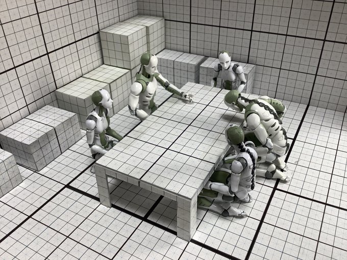 脱稿したのでまた小物作った。長座卓は今後よく使いそう。この半分サイズのこたつも作っておこうかな? 