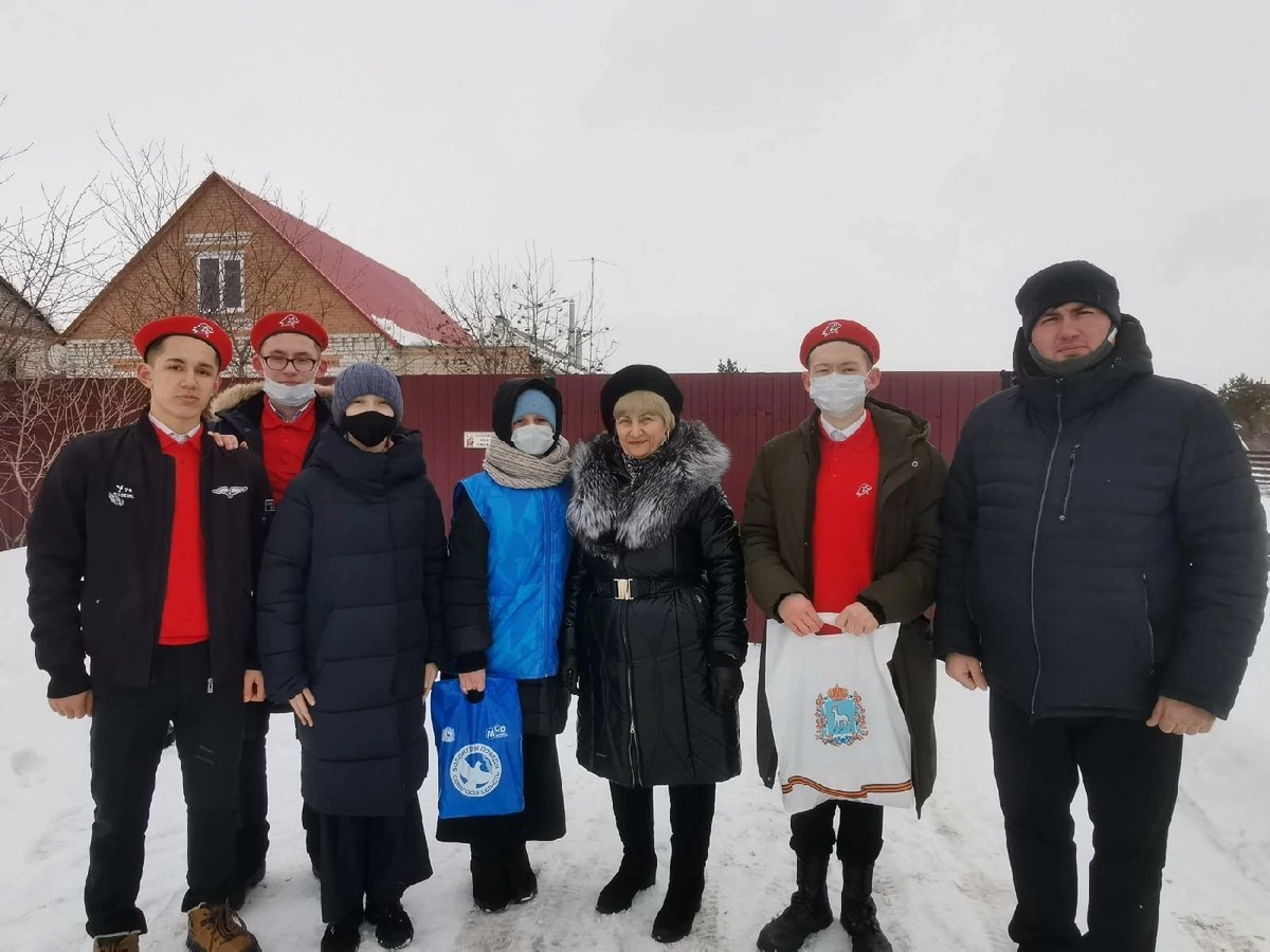 🌟 Накануне Дня защитника Отечества волонтеры Победы г.о. Кинель, юнармейцы отрядов "Феникс", "Барс" и "Легион" посетили ветеранов Великой Отечественной войны, поздравили их с наступающим праздником, вновь поблагодарили за мирное небо над головой и пожелали им крепкого здоровья.