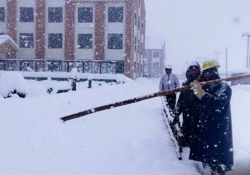 KpdclShopian's tweet photo. #TeamKPDCL during patrolling & restoration at Mini Secretariat Arhama @dmshopian . https://t.co/5gVKyuC2BQ