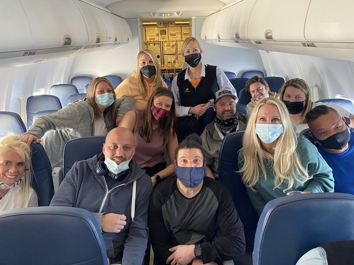 JenanaBread's tweet photo. HUGE shoutout to Tanya with @SunCountryAir for being amazing on our flight to and from Aruba! She completely changed my thoughts on the airline #tanyaforceo https://t.co/LvwOpzyTvZ