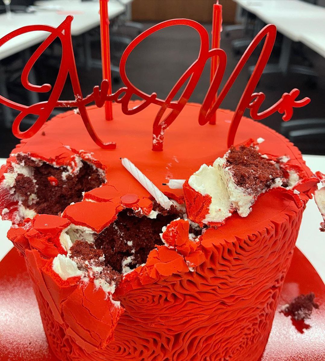ava_miss_max's tweet photo. Wonderful cake ❤️🦋 https://t.co/GG4spgJUFC