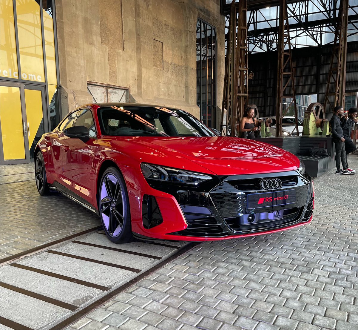 khuleonwheels's tweet photo. We just had a short stint in the #Audi RS e-tron GT. It produces a mind-bending 440kW, it will accelerate from 0 - 100km/h in 3.3 seconds and will top out at 250km/h. It looks stunning, and images don’t do it justice. This model starts at R3,3m.
#AudiEtron #NightofProgress https://t.co/Q3247QzwP6