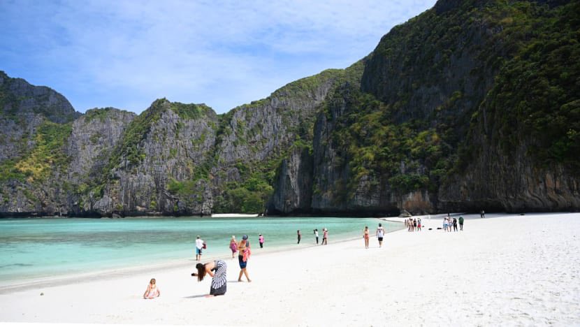 JUST IN: Thailand to relax #COVID19 requirements for international travellers from Mar 1:
1) 2nd PCR test will be replaced with self-administered antigen test
2) Travel insurance coverage to drop from US$50K to US$20K