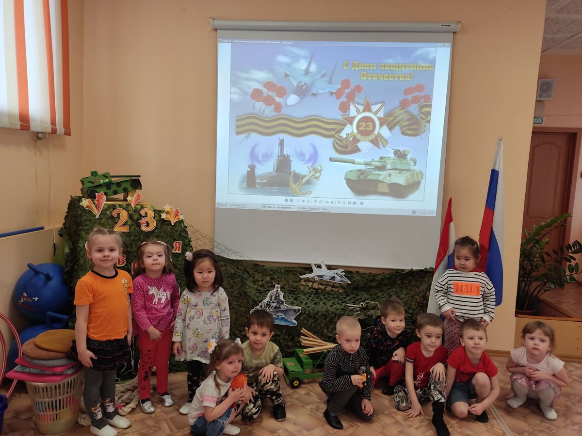 Празднование 23 февраля развивает у малышей чувство патриотизма и уважения к профессии военный.