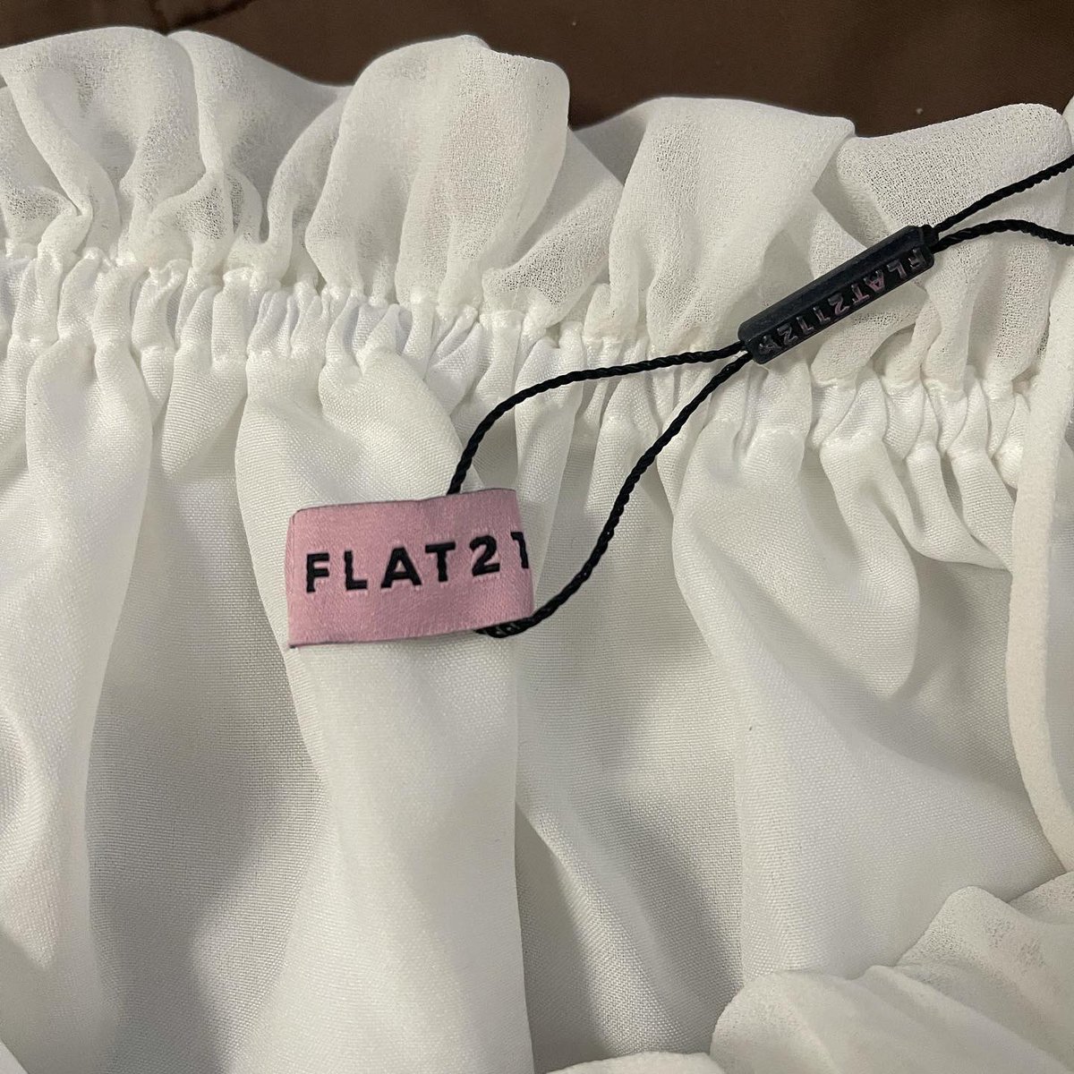 ส่งต่อแบรนด์ไอจี Flat2112  ซื้อมา590฿ ส่งต่อ 450฿รวมส่งค่ะ ใส่ไป1ครั้ง ผ้าดีมากๆค่ะ
#ส่งต่อ  #ส่งต่อเสื้อผ้ามือสองสภาพดี  #ส่งต่อflat2112 #ส่งต่อเสื้อเเบรนด์ไอจี #ส่งต่อเสื้อผ้ามือ2