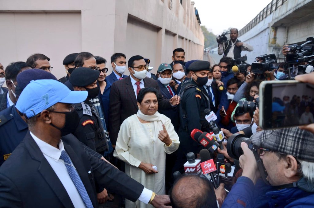 Chronology of Behenji exercising her voting right:-

1. Moving towards voting booth
2. Doing formalty with election official.
3. Casting her vote.
4. Addressing media personnel.

#Vote4BSP