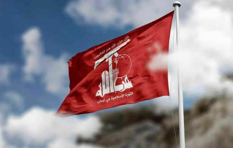 تحلّ بركة الشَّهادة في زمن العشق
فلا تجد بيتًا خاليًا من همسات الشُّهداء
كلّ بيتٍ فيه شهيد..
أو صديقُ شهيد..
أو مشروع شهيد..
وَ مَا بَدَّلُوا تَبْدِيلًا..♥️