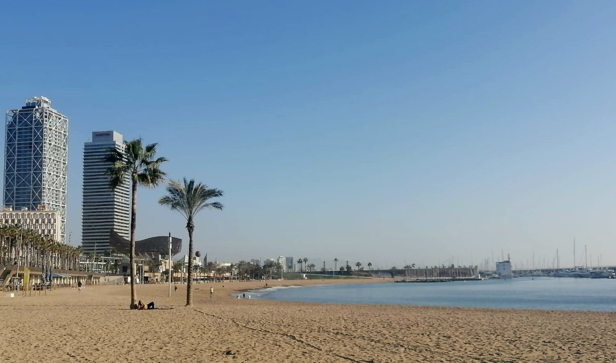 We do love a bit of Frank Gehry here in #Barcelona that was a great #summer <a href="/Olympics/">The Olympic Games</a> wasn't it, the #WeatherUpdate for today blue skies and warm sun with top temperatures of 17°C 63°F #SpringParadise譲