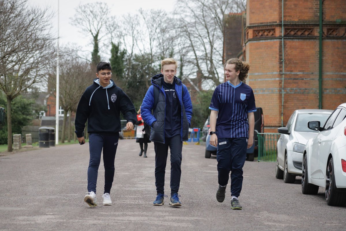 readingsch's tweet photo. The players, management team, commentators and catering team get ready. This is what the Reading School community is all about. Not long left for matchday kick-off!
#OldRedingensians #ReadingWay #ReadingSchoolFamily #WeAreRedingensians #RSSport #readingfc #royals150 #MatchDay https://t.co/g0ct5Jfw1w