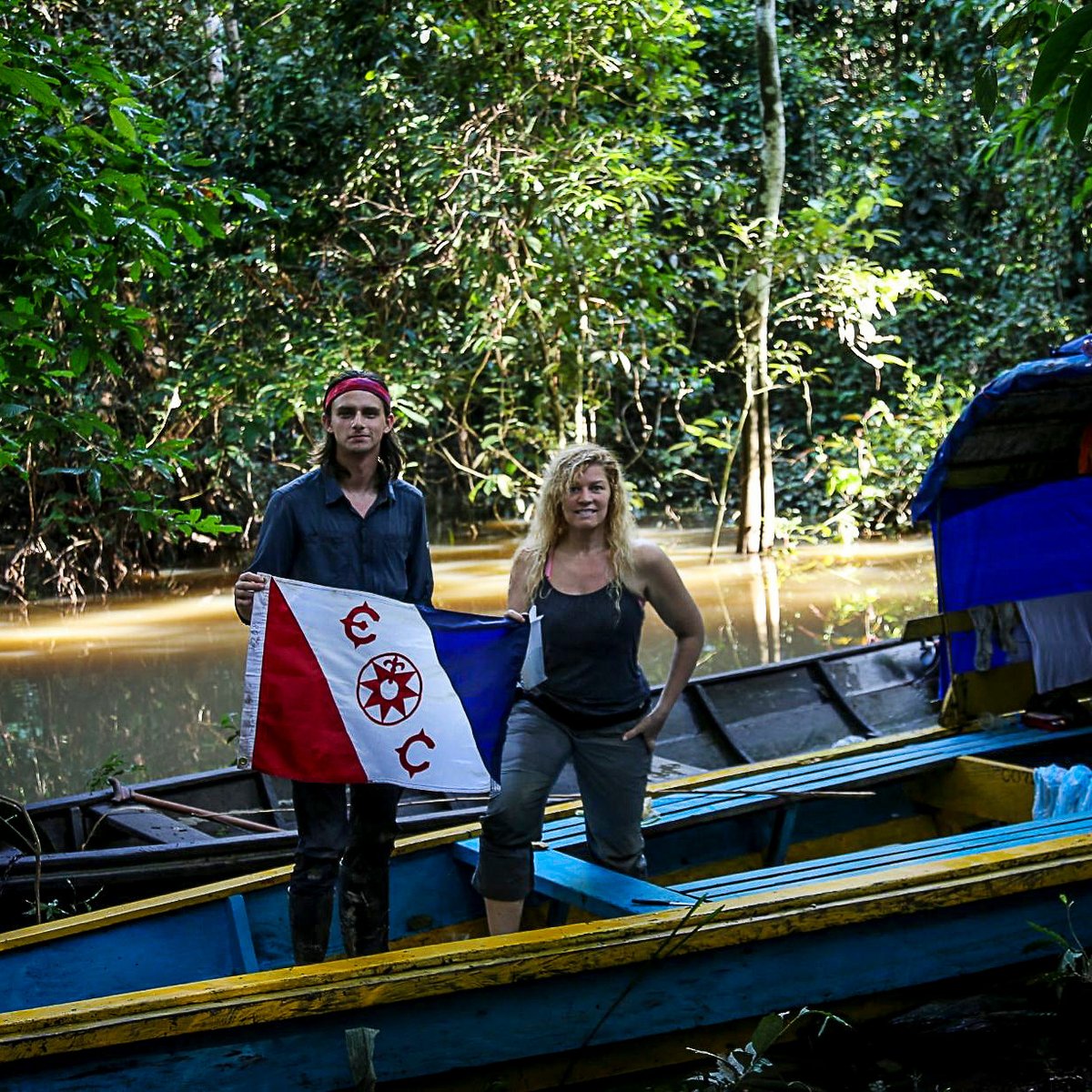 Idee_Explores's tweet image. It&apos;s been everywhere. The @ExplorersClub flag has visited the moon and the bottom of the ocean, and four years ago we carried it to the #Amazon. So proud to be a flag-carrying member of the Club. 

#explorersmindset #goanywhere #femaleexplorers #imonaboat #adventures #explorer