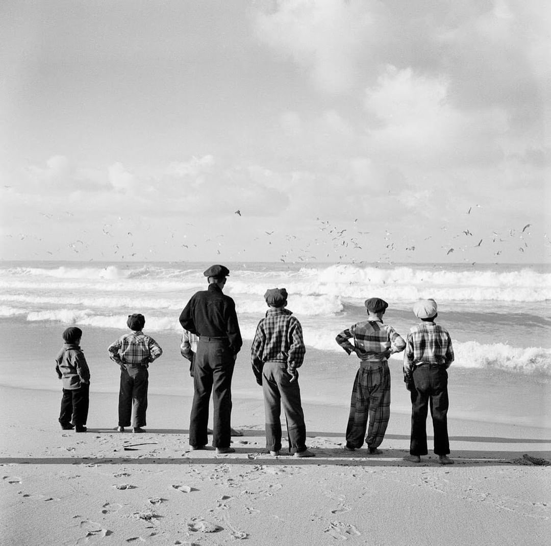 abluce16's tweet image. In attesa di notizie possibilmente buone…

Ph #BillPerlmutter anni ‘50