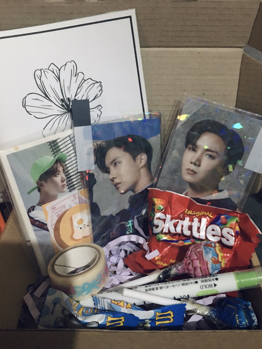 blueberryshooky's tweet photo. HELLO PO OMG HAPPY HOBI DAY π₯Ί Thank you so much for this giveaway ππ Our sunshine βοΈ arrived safely po together with a lot of extra inclusions omgβ£οΈtysm po! Stay safe always π₯° @ykoocarts #ykoofeedbacks π Borahae π https://t.co/JmxBzkcLrk