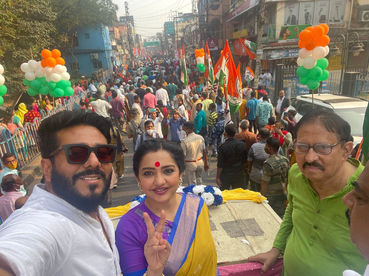 ChakrabortyFans's tweet photo. বারুইপুর পৌরসভার অন্তর্গত ১৭টি ওয়ার্ডের @AITCofficial প্রার্থীদের সমর্থনে আজ পথযাত্রা। উপস্থিত ছিলেন বারুইপুর পশ্চিম বিধানসভার বিধায়ক বিমান ব্যানার্জী,  @MaliahJune ও ব্যারাকপুর এর বিধায়ক তথা তৃণমূল কংগ্রেসের কালচারাল সেলের প্রেসিডেন্ট মাননীয় শ্রী @iamrajchoco মহাশয় https://t.co/UFCkDEXmuR