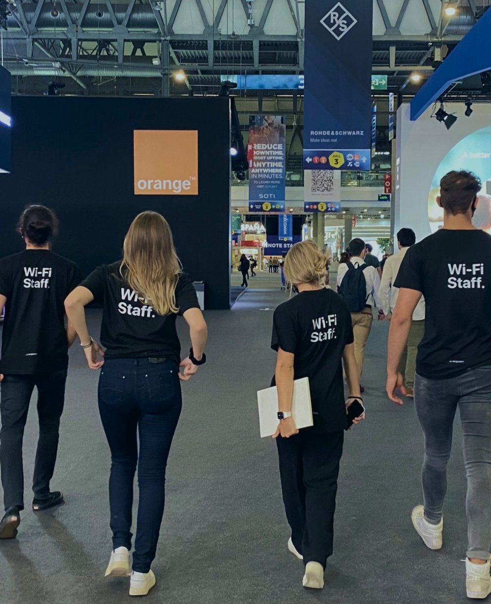 Un año más... ¡vamos a estar en el MWC! 🚀 Si ves estas camisetas, acércate y descubre WiPass, te estaremos esperando.