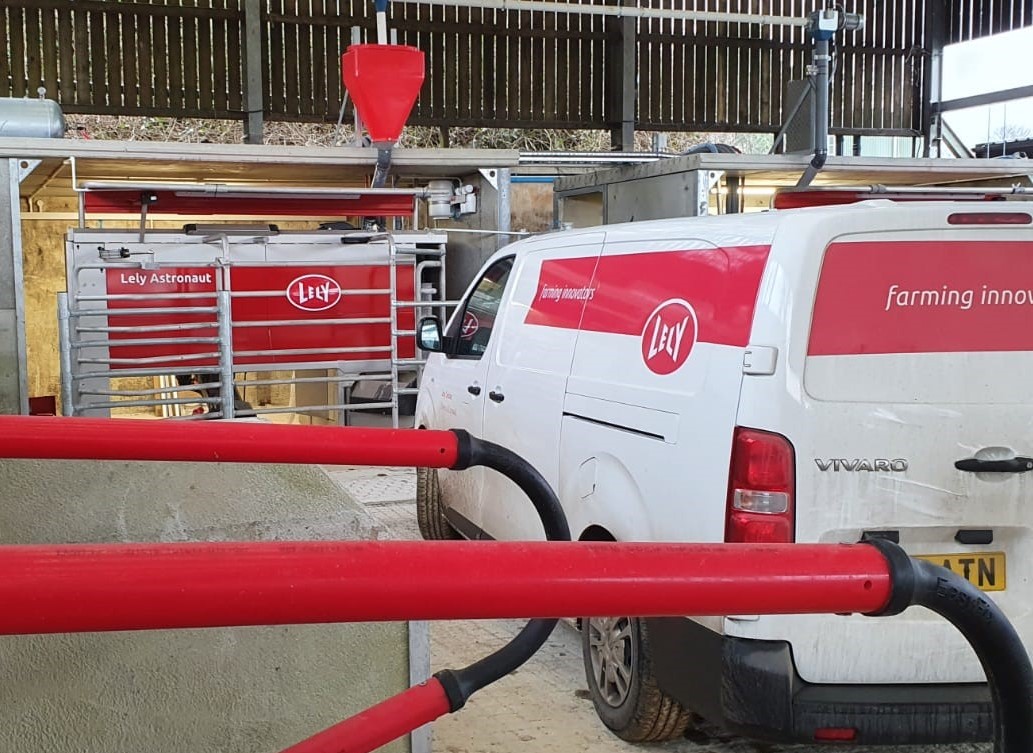 LelyHolsworthy's tweet image. Our engineers are onsite in North Devon this week commissioning the final 2 robots of this 7 robot installation ahead of start up in few weeks time.

#robotcommissioning #lelyrobot #lelyastronaut #lelydevonandcornwall #teamdairyuk #milkingrobot #lely