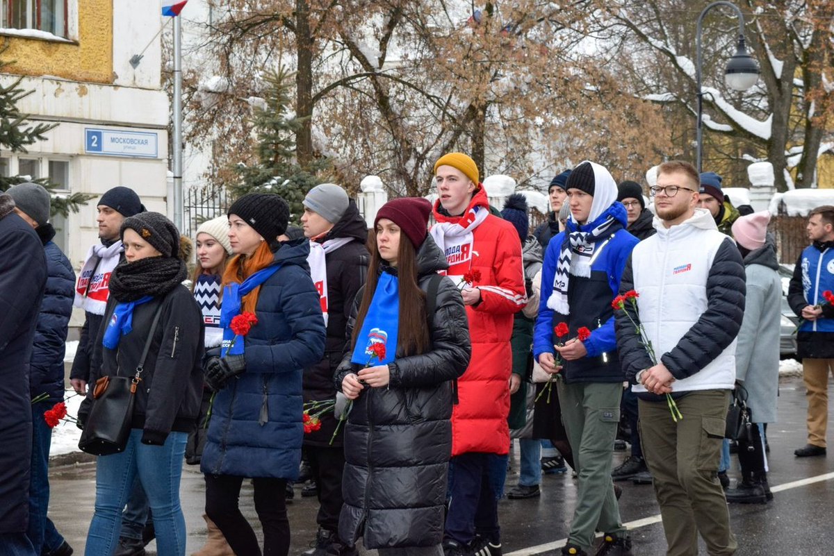 kirov_ER's tweet photo. 🇷🇺 Подробнее https://t.co/hFZDc7t80a
#НашиЗащитники #ЕРКиров #ЕР43 https://t.co/GZ2G7wXmMc