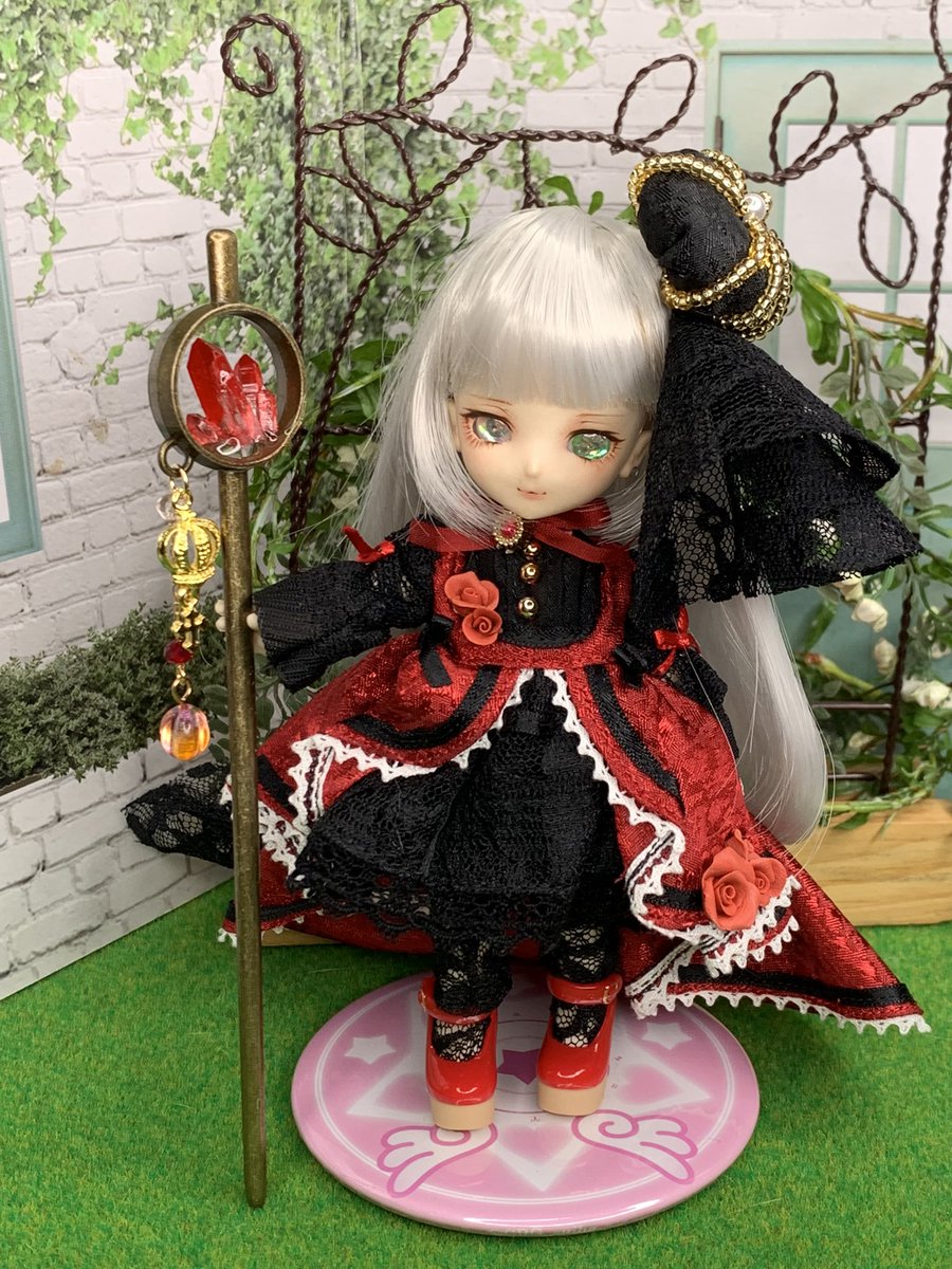 youmouichigoya's tweet photo. あのめ洋裁店さん@kira2furi2mofu2 とのコラボです✨
お洋服はあのめさんのドレスです👗✨
こちらはロングドレスになります✨
ビーズの王冠が可愛いですよねー👑💕

私は杖を作りました✨
青のとお揃いです。

2/27 アイドールG48『CherryAuga』さんに委託します。

#あのめ童話劇場
#DoujinHoops https://t.co/je25TNWKhq