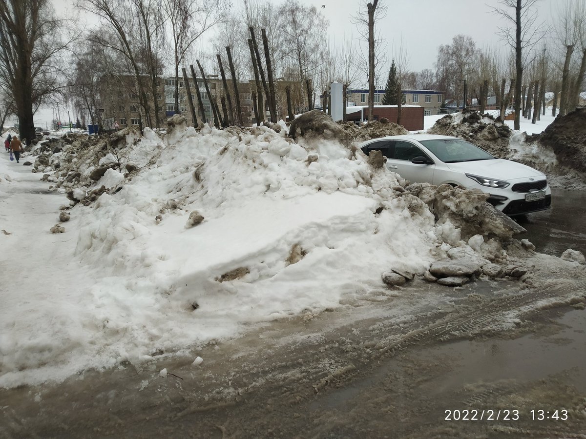 Сыграем? Аттракцион "выезд из двора Приволжской 21". Шансы выехать без ДТП- 50/50, в слепую, подбросив монетку! Адреналинозависимые, приглашаю! Эмоции гарантирую! <a href="/ZhigMobilePriem/">Мобильная приемная администрации г.о. Жигулевск</a>, надоело рисковать имуществом и здоровьем! <a href="/SamMobilePriem/">Мобильная приемная Губернатора Самарской области</a> ,окажите содействие!