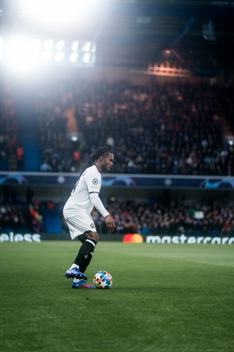GroultScott's tweet photo. // @ChelseaFC ⚡ @losclive

Champions League nights are special ✨

#cfclosc
#LOSC https://t.co/C6TjbwhKCP