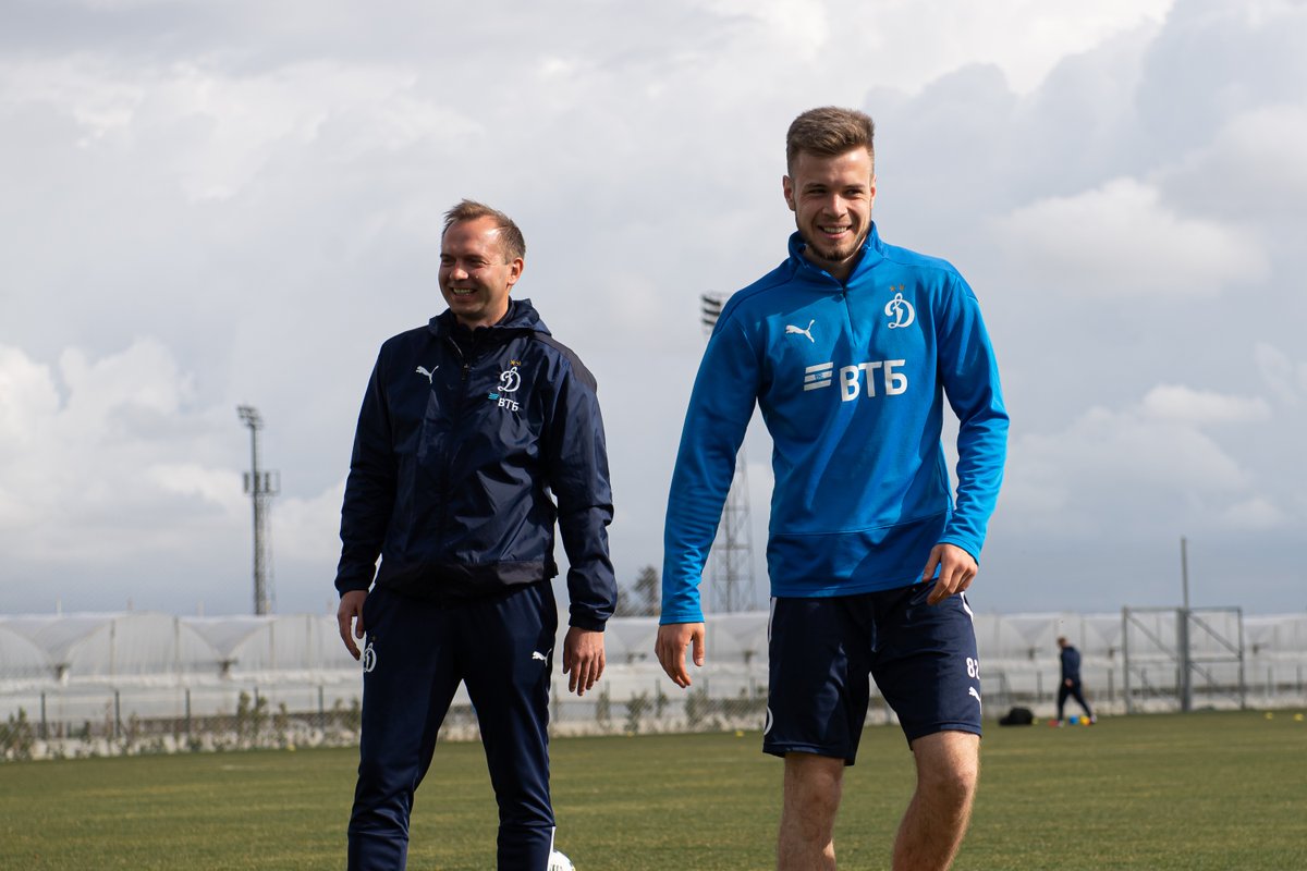 fcdynamo2's tweet image. 📸 Пока команда готовится к игре с одноклубниками из Тбилиси, альбом последнего тренировочного дня второго сбора. Больше фото ➡ vk.cc/cblARU 😉
⠀
#Динамо2 #ДинамоМосква