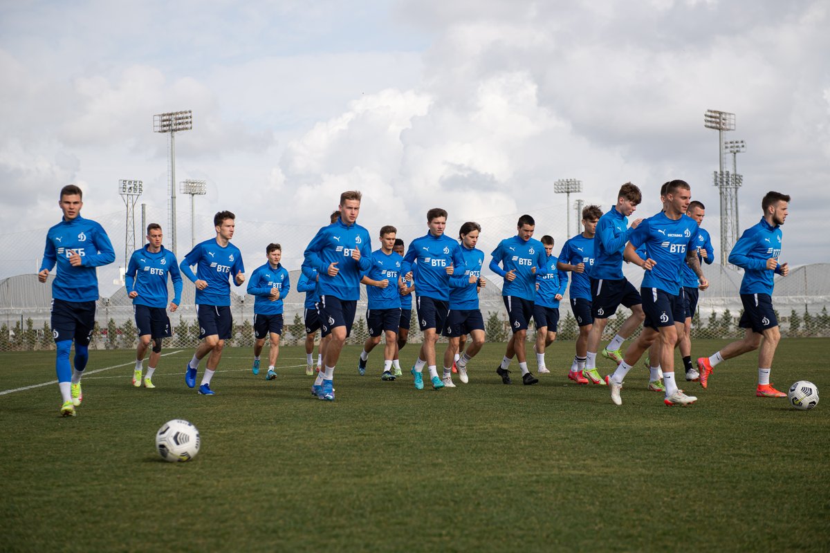 fcdynamo2's tweet image. 📸 Пока команда готовится к игре с одноклубниками из Тбилиси, альбом последнего тренировочного дня второго сбора. Больше фото ➡ vk.cc/cblARU 😉
⠀
#Динамо2 #ДинамоМосква