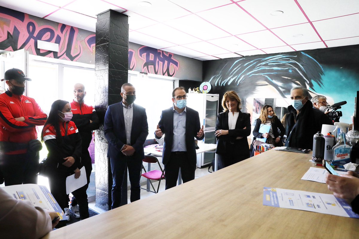 anthony_borre's tweet photo. #Élections2022 | Dans les quartiers populaires et chez les jeunes, l’expression démocratique est trop rare !

🗳85% des habitants des quartiers prioritaires se sont abstenus aux dernières élections

🗳Moins de 2 jeunes des quartiers sur 10 s’expriment lors des élections https://t.co/6yucGua4fv