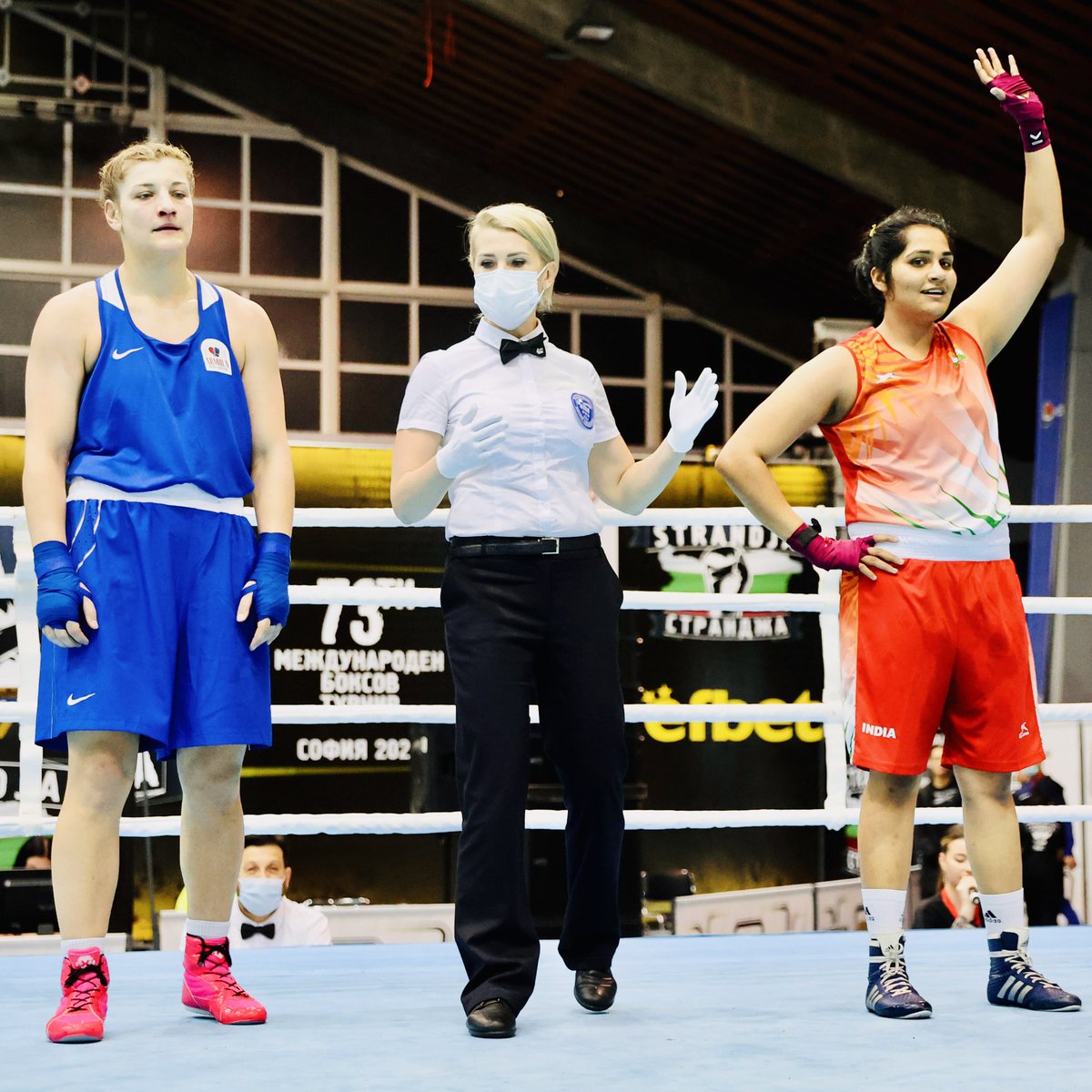BFI_official's tweet photo. 🆃🅷🆁🅾🆄🅶🅷 🆃🅷🅴 🅻🅴🅽🆂 📸 

#StrandjaBoxingTournament2022 
#PunchMeinHaiDum 
#boxing https://t.co/VCbiAMO4p3