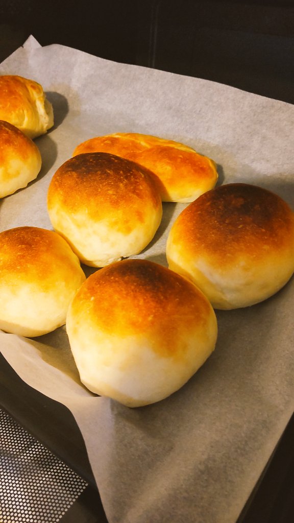 nyaha1108's tweet photo. 久しぶりにパン作ってみました。
味は美味しかったけど次はもっと美味しそうに見えるパンに挑戦してみます。 https://t.co/VlJbaaxn2h