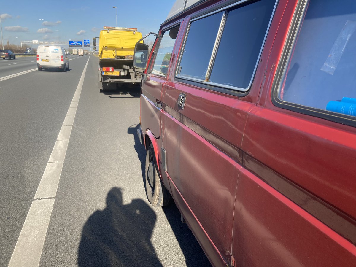 wis_robertvdA's tweet photo. #a2 104,1 li bestelbus met pech op de vluchtstrook #pechulp heeft de #berger ingeschakeld voor vervoer veilige locatie voor hulpverlening @RWSverkeersinfo https://t.co/N5y5DjY3HZ