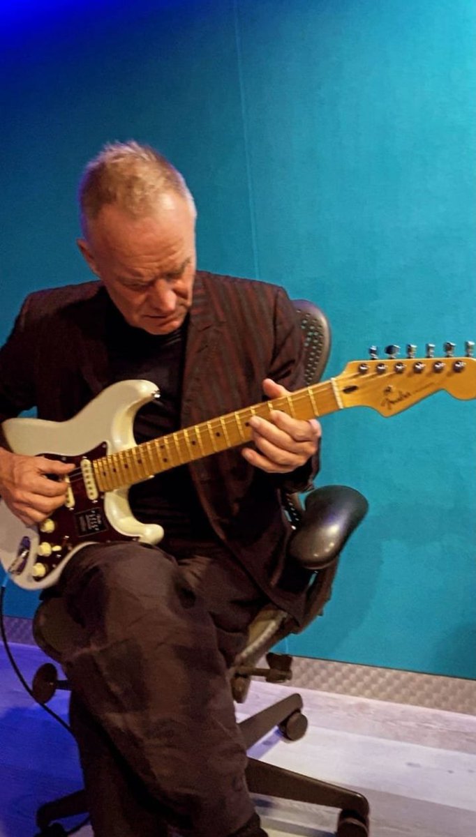 Todosobresting's tweet photo. Mañana Sting se codeará con los intérpretes latinos más importantes del mundo para presentar una canción cantada en español, "Por su amor". https://t.co/3cZ4uye40U