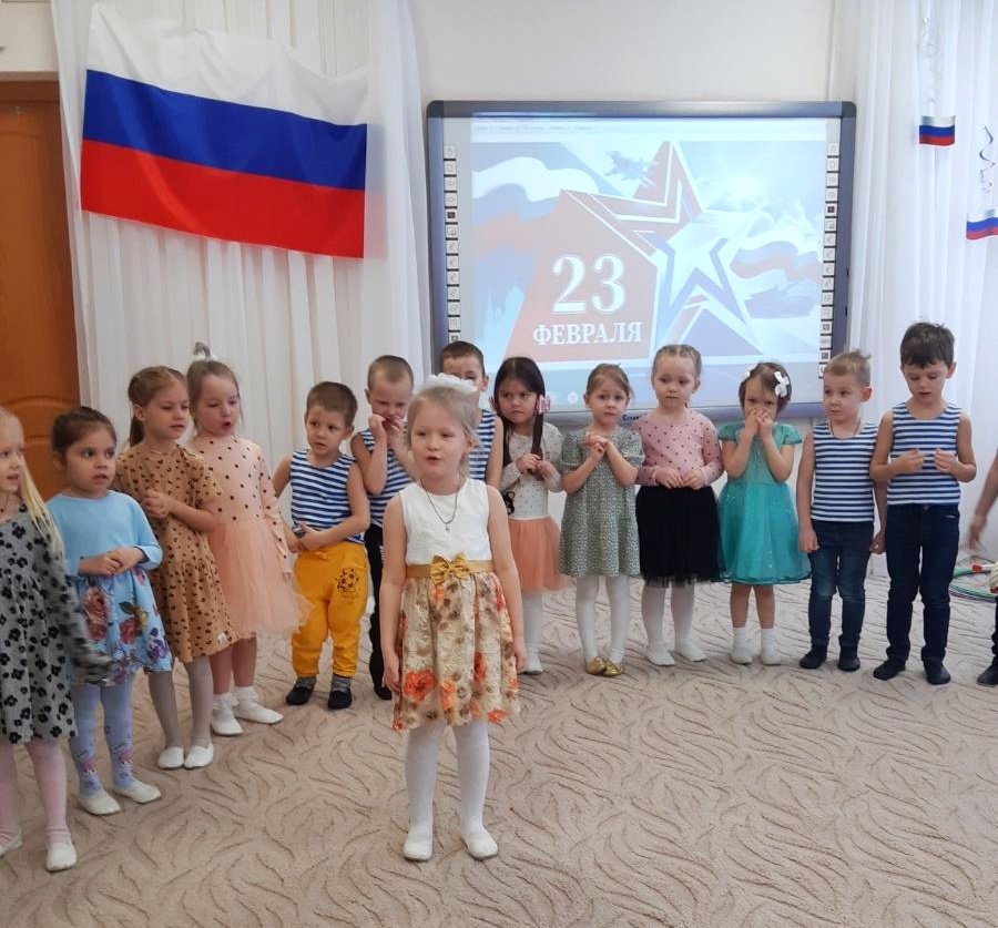 Празднование Дня защитников Отечества в детском саду – хороший повод для воспитания у дошкольников чувства сопричастности к лучшим традициям своей Родины, формирования у детей гордости за славных защитников Отечества, стоящих на страже мира и покоя.