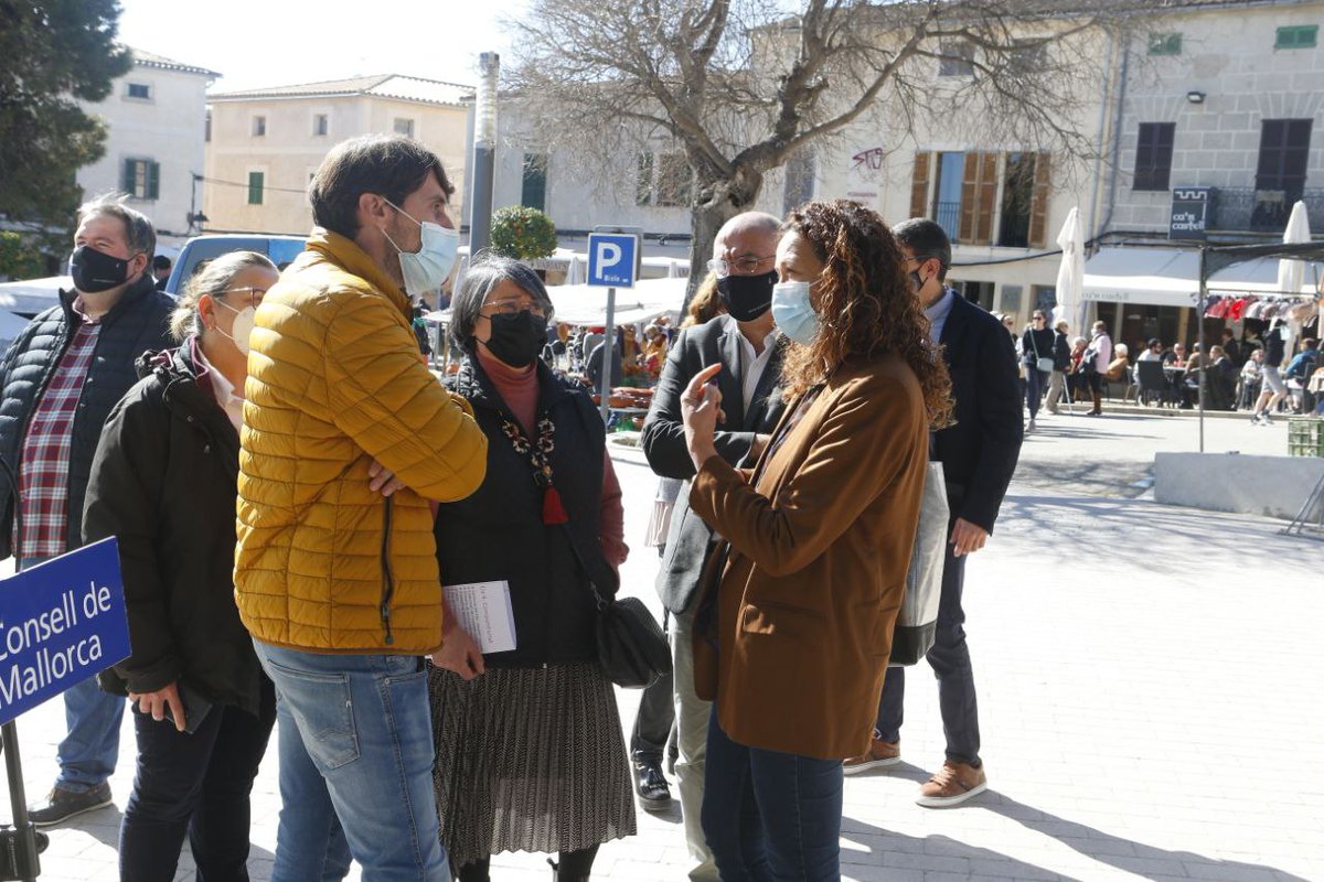 🏦🍃La presidenta del Consell de Mallorca, Catalina Cladera, i la presidenta de la Mancomunitat del Pla de Mallorca, Joana Maria Pascual han presentat avui a Sineu el Pla de Sostenibilitat Turística de la Mancomunitat.