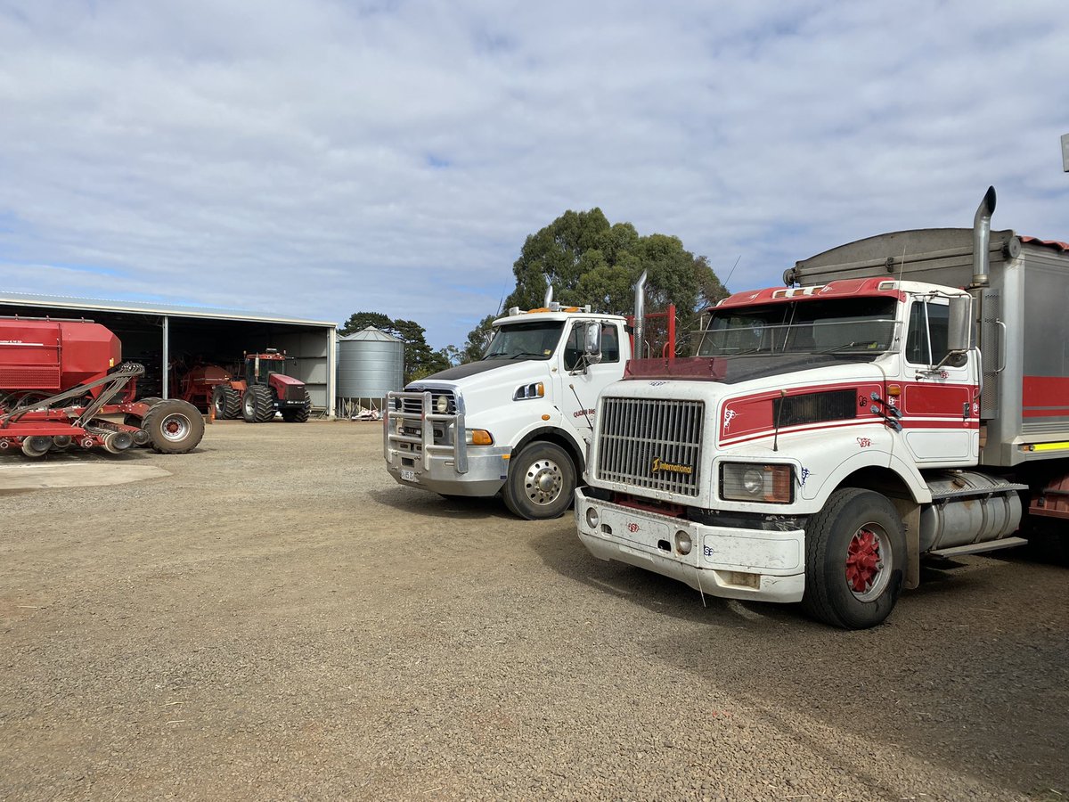 Big boys farming in Tassie ! Makes us look like grass parrots !