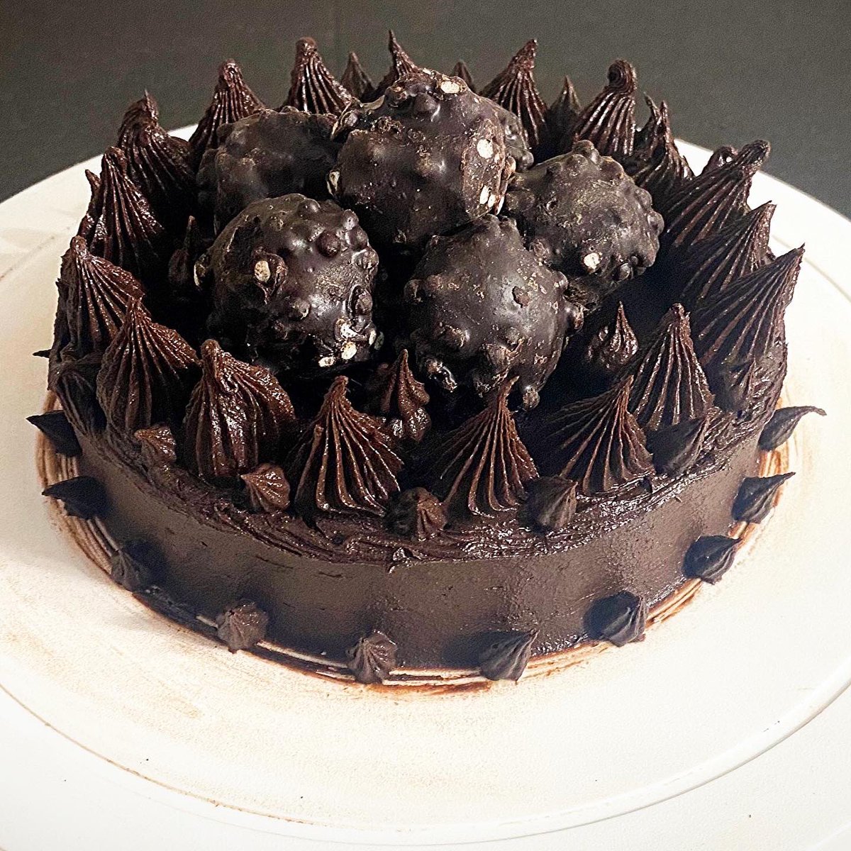 SurekhaBagri's tweet photo. This is dark fantasy cake recipe also a vegan and gluten-free watch full video and enjoy 😉😋 https://t.co/PAWSKHvYa8 https://t.co/ZvvU3TlRJS