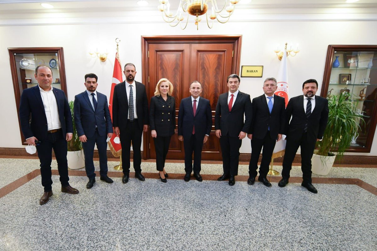 ilkerturak's tweet photo. ATV Ankara Temsilcisi @sebnembursali ve Sabah Gazetesi İstihbarat Şefi @halit_turann ile birlikte Adalet Bakanı Sayın @bybekirbozdag’a hayırlı olsun ziyaretinde bulunduk. https://t.co/KetFvqMgBR