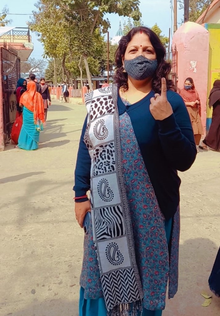 ceoup's tweet photo. उत्तर प्रदेश विधानसभा सामान्य निर्वाचन-2022
लोकतंत्र के पर्व में हम भी बने भागीदार
वोट देकर पूरा किया अपना अधिकार
#ECI
#विधानसभाचुनाव2022
#AssemblyElections2022
#GoVote
#GoVoteUP
#GoVoteUP_Phase4 https://t.co/3fV6nu6Cln