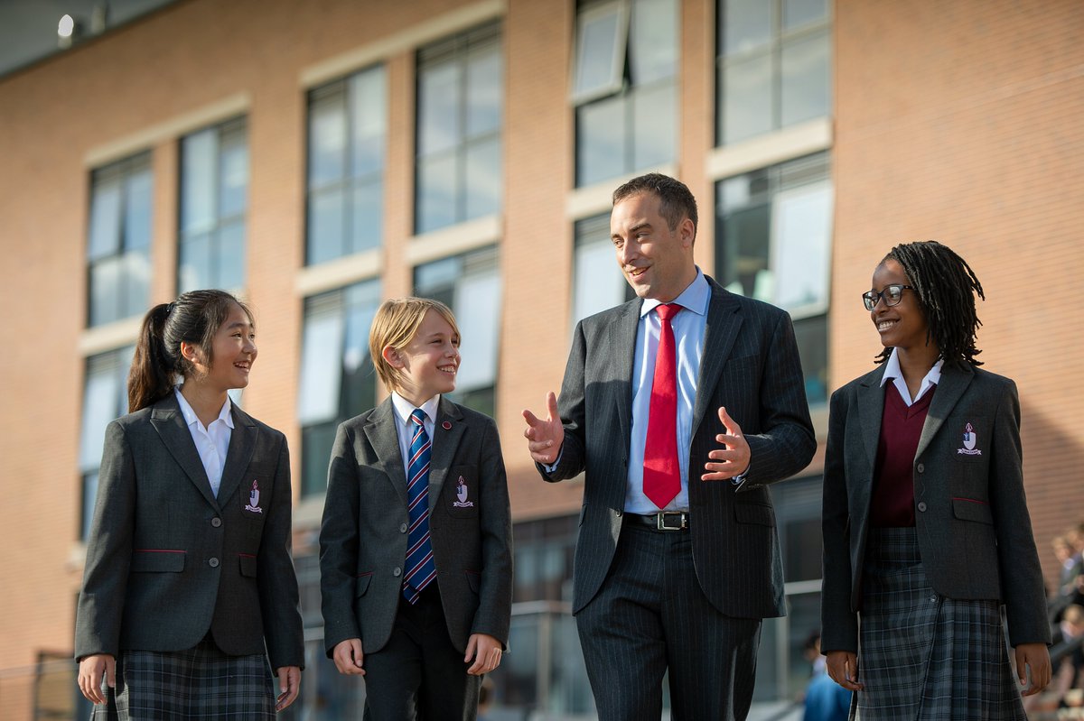 StDunstansColl's tweet photo. At St Dunstan’s, we recognise that students will thrive when they feel happy and supported. It is with this in mind that our pastoral care is fully integrated throughout our teaching and learning structure https://t.co/DkkTDF0dBz #DiscoverStDunstans #Wellbeing #StudentWellbeing https://t.co/Xz5CwVbyDE