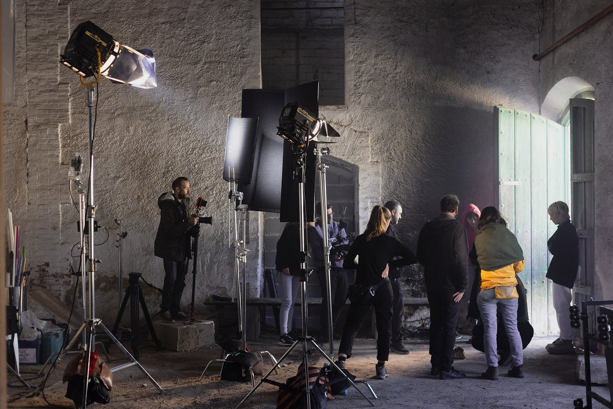 🎬Videoclip producido por nuestros socios de <a href="/InsulaSur/">Ínsula Sur</a> y rodado integramente en la provincia de #Granada. Un gran trabajo en equipo de 30 profesionales granadinos, dirigidos por Javier Morales Prados. Enhorabuena! 👏👏 #Granadaescenariodecine   
➡️ youtube.com/watch?v=NtUtUB…