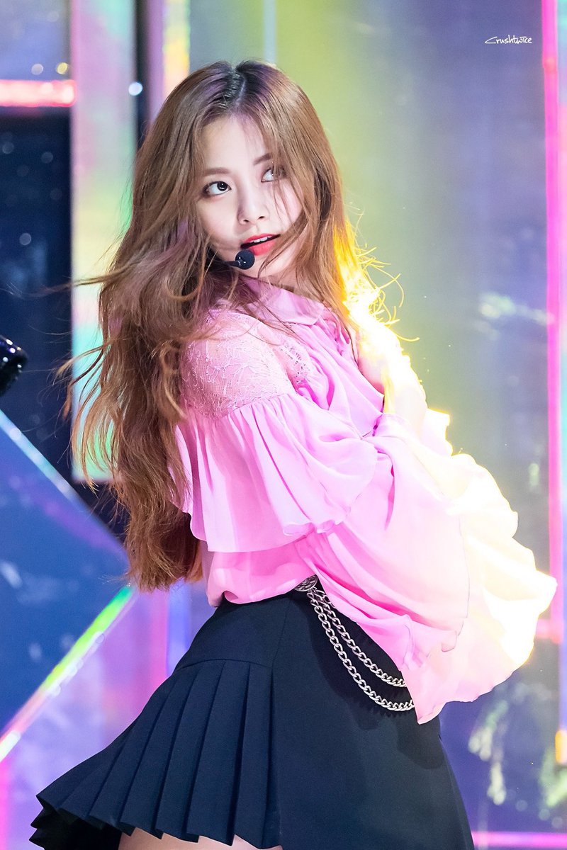 伝説のステージと言われたツウィのビジュ✨ 本当に綺麗な人は不意に撮