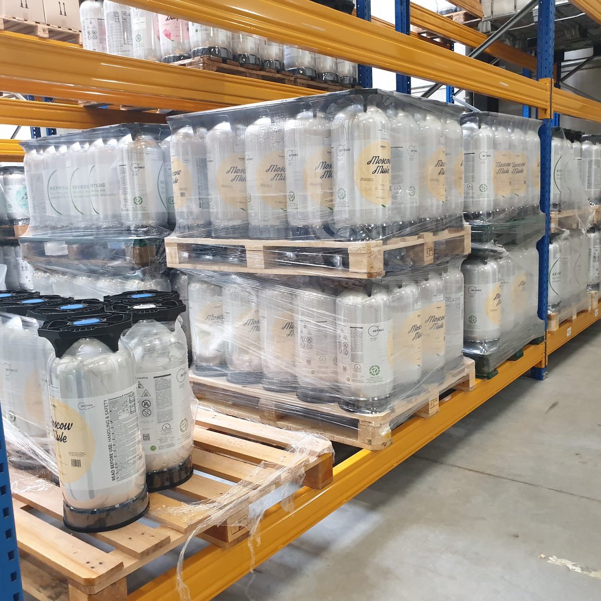 KeyKeg's tweet photo. 🍸Moscow Mules, Strawberry Daiquiris, Raspberry Mojitos and more. 20 L KeyKeg bar-quality cocktails on tap from #dorst_official. Consistent liquid refreshment, perfect every time. 🍹 #KeyKeg #CocktailsOnTap #Beverage #Kegs #Packaging https://t.co/tswXjx4pZ2