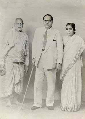 Gavatthi's tweet photo. ‘मी कुणाचा गुरु नाही, माझा कुणी शिष्य नाही’ हे सांगणाऱ्या संत #गाडगेबाबा यांनी जीवनातील प्रत्येक बाबीकडे चिकित्सक, डोळसपणे बघण्याचा संदेश दिला, आज यांच्या जयंतीनिमित्त त्यांच्या स्मृतीस विनम्र अभिवादन..💐💐 https://t.co/EGzh0GXeET
