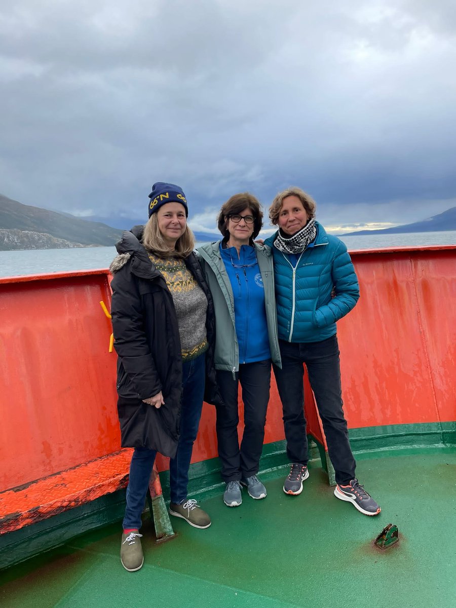 Algunas imágenes que nos llegan a bordo del #BioHespérides en el marco de las campañas Tasdracc y Rock-eaters 👏 #InvestigaciónPolar #SomosAntártida #DRACC2022

🔗Más detalles sobre estos proyectos en polarcsic.es/proyecto-y-res…