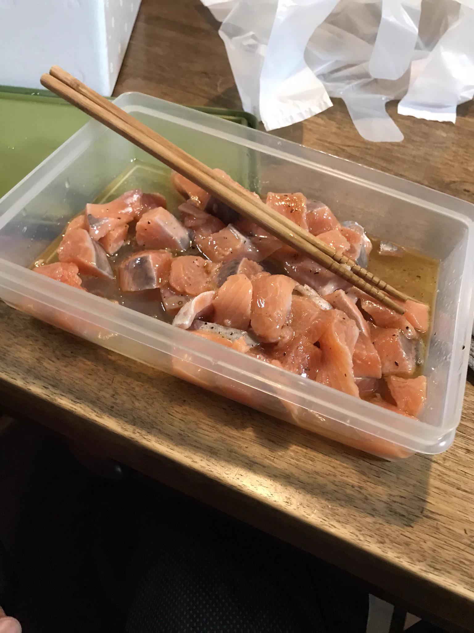 @hamagohan_r 全然映えない写真だけど今日サーモン釣ってきたから試して見ました。
お塩をちょっと多めにした方が個人的には好みですがとっても美味しかったです！ 