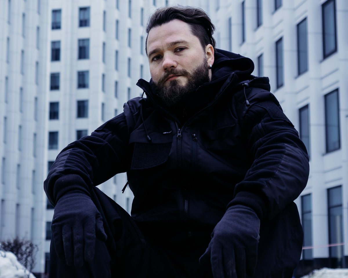 Дорогие друзья!

Сегодня 23 февраля и в связи с этим поздравляем всех причастных к этому празднику!

Желаем вам силы духа, отваги, смелости и терпения! 

И нам всем желаем мирного неба над головой!

На фото Андрей в джоггерах D1 и флисовой куртке F2

TotalBlackLook 😎❤️