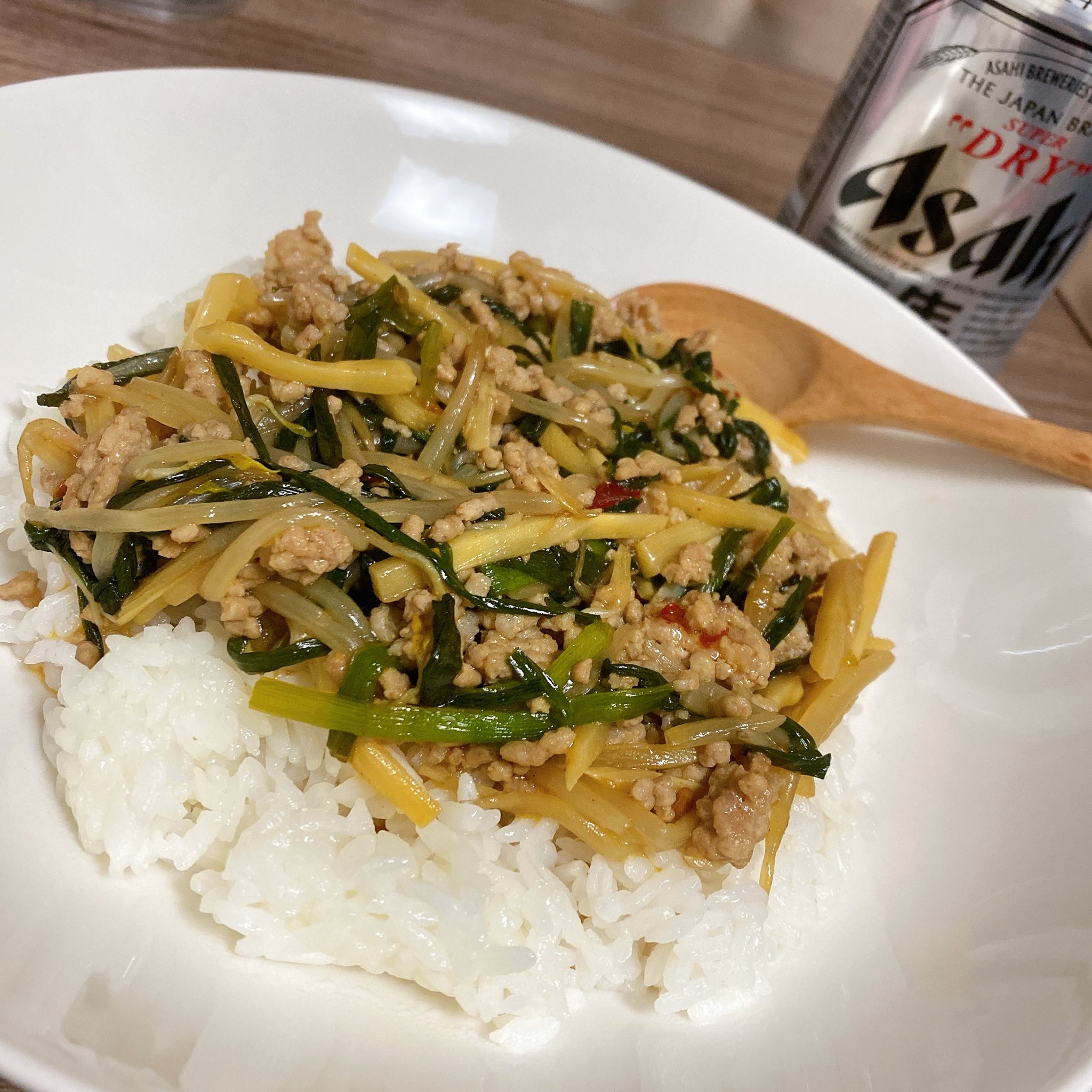 تويتر お酢をかけたい على تويتر コチュジャンやら豆板醤でさらに味を調えたら青椒肉絲とガパオとビビンバの中間みたいな激ウマ丼に生まれ変わってくれた ピリ辛だからビールが進む T Co Wmo7cyegua