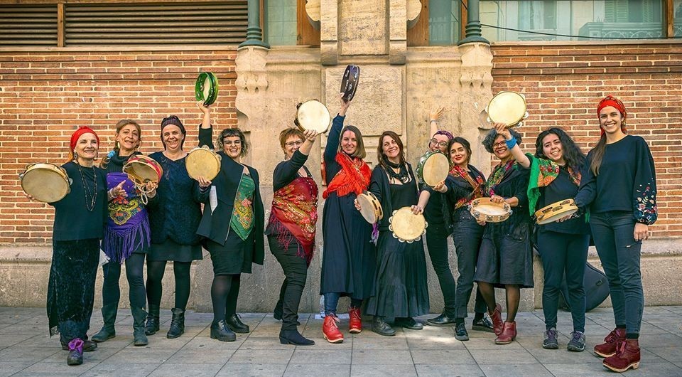 🎶 Gralles, panderetes i castanyoles retrunyiran als 📍 <a href="/mllibertat/">Mercat de la Llibertat</a>, l’Abaceria, <a href="/mercatlestrella/">Mercat l'Estrella</a> i <a href="/mercatdelesseps/">Mercat de Lesseps</a> per celebrar els 15 anys de ‘Folk als Mercats’!
 
👉 Un cicle que s'emmarca dins del festival internacional de #folk <a href="/tradicionarius/">Tradicionàrius</a>.
 
ℹ️ ow.ly/OnhL30sbjSk