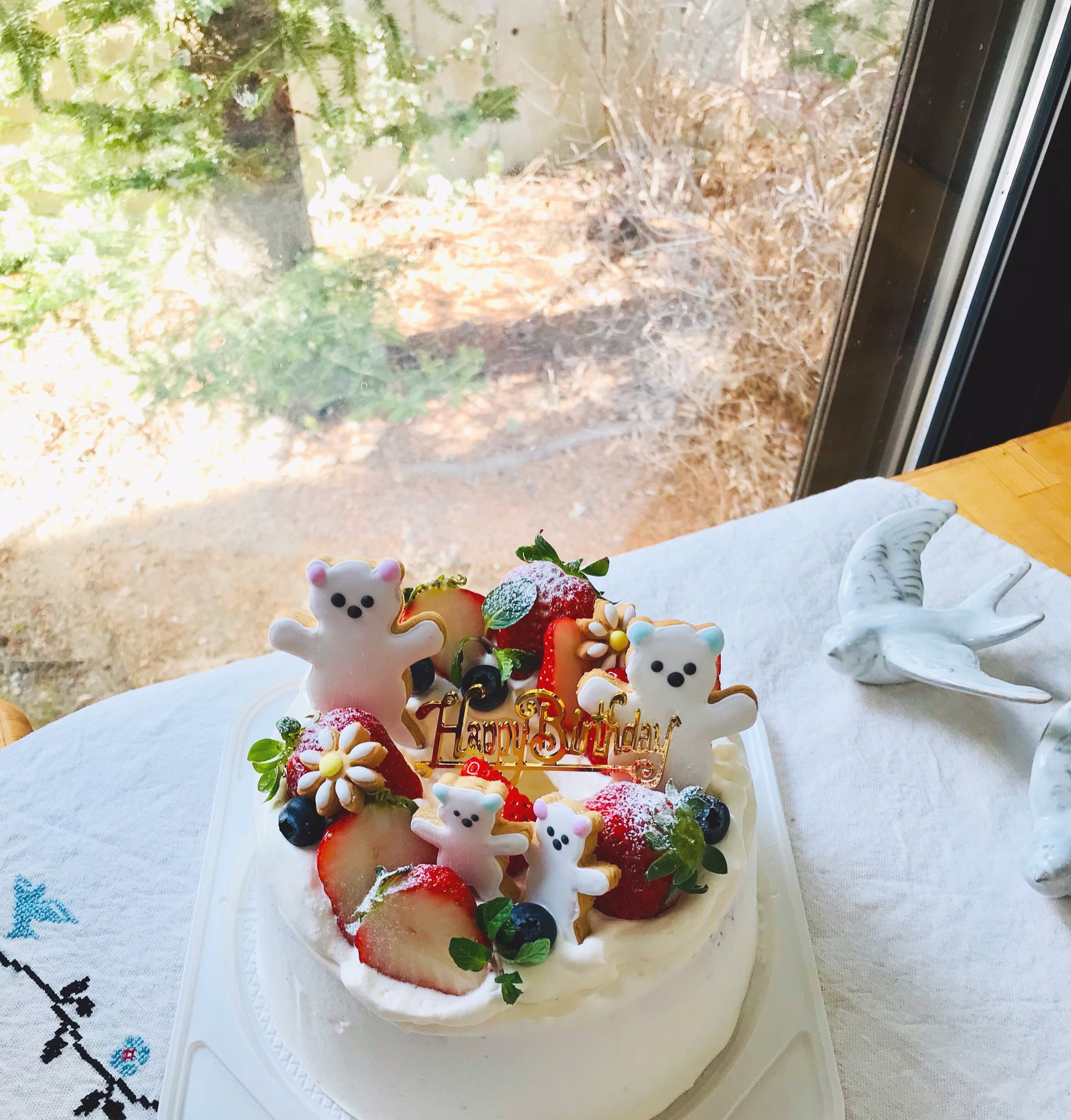 チドリ菓子店 お誕生日おめでとうございます シフォンケーキ 平飼い卵 国産菜種油 しろくま アイシングクッキー いちごのデコレーションケーキ ちびくま 青木村道の駅 別所温泉 上田 ひとりてこつこつ T Co Nlwdj3wbwd Twitter